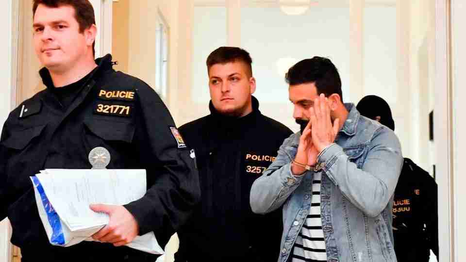 f9401627 a655 4d3a b176