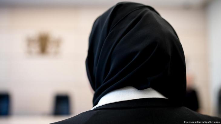 aqila s kopftuch 0