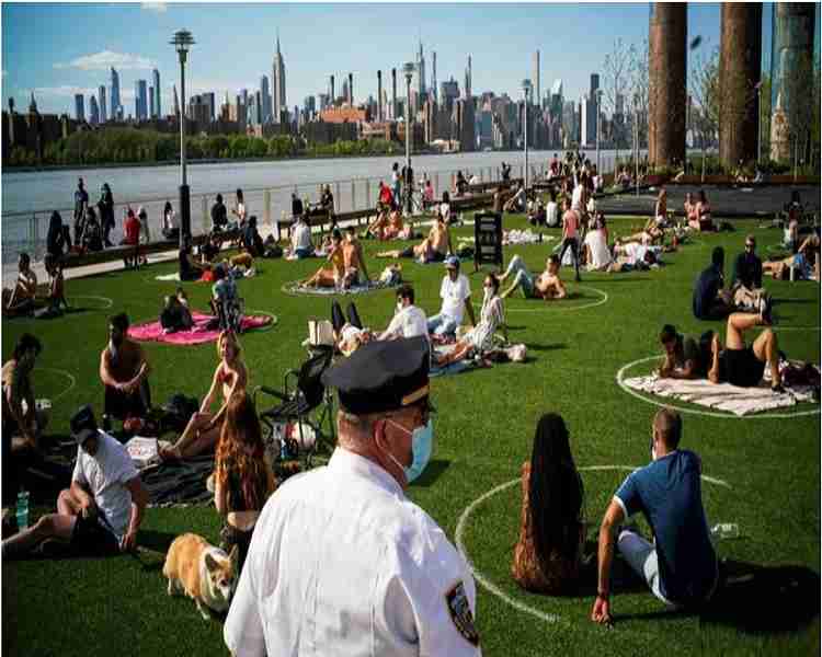 كورونا- زحام في حدائق وشواطئ أوروبا .. ودوائر بيضاء على العشب للابتعاد الاجتماعي 2 Untitled 7 5