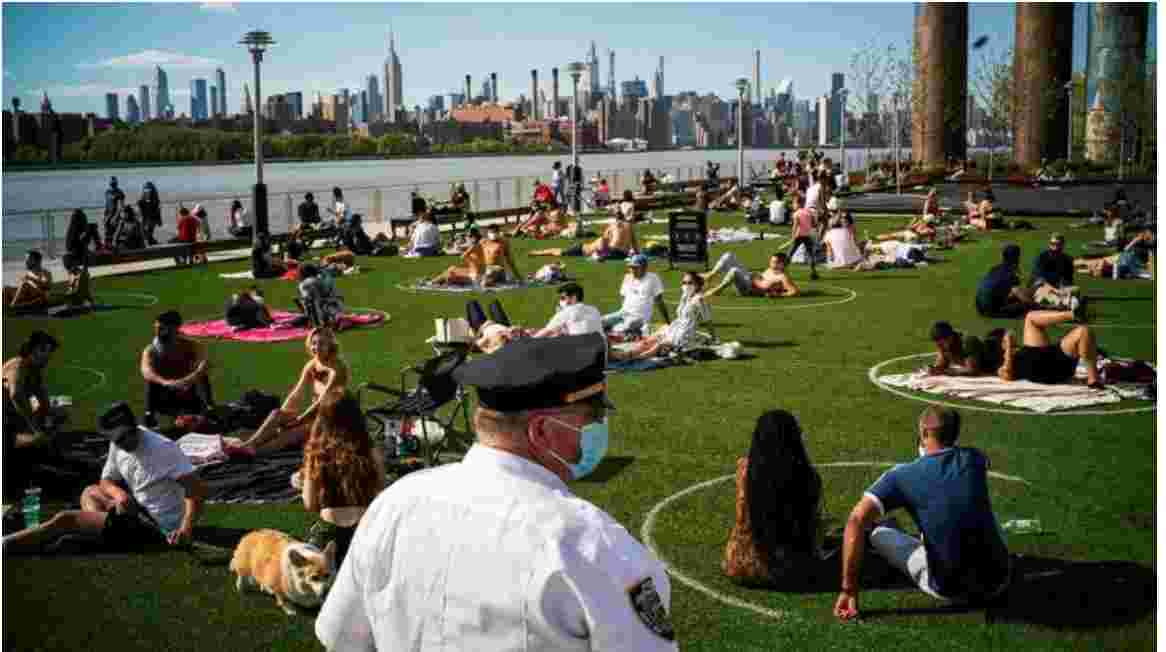 كورونا- زحام في حدائق وشواطئ أوروبا .. ودوائر بيضاء على العشب للابتعاد الاجتماعي 1 Untitled 8