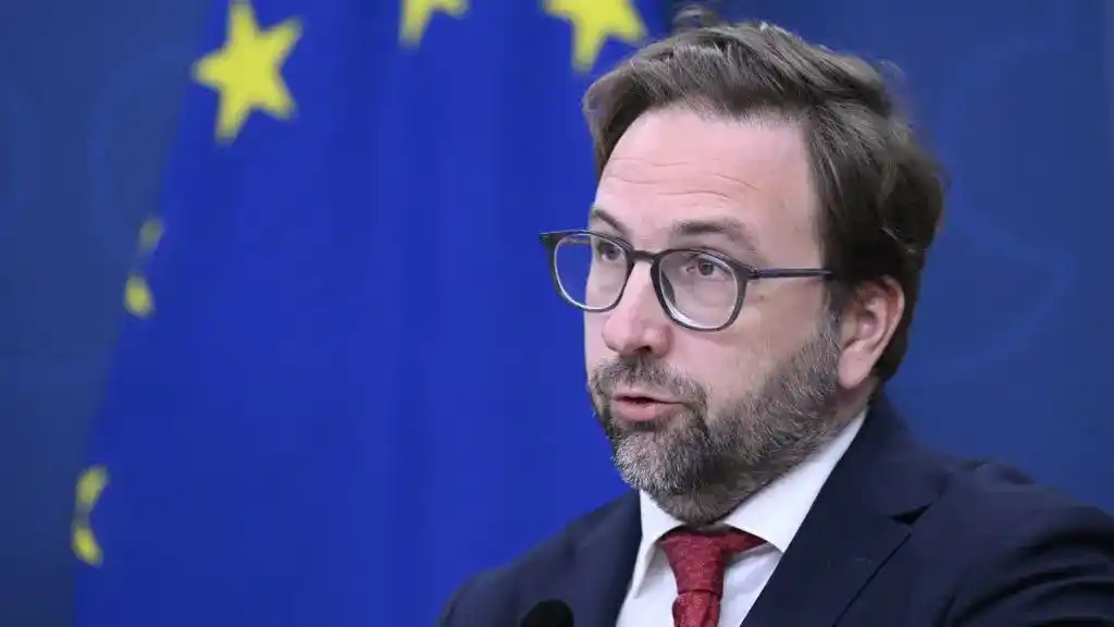 alkompis j143g9HJuv 1024x576.jpg 1