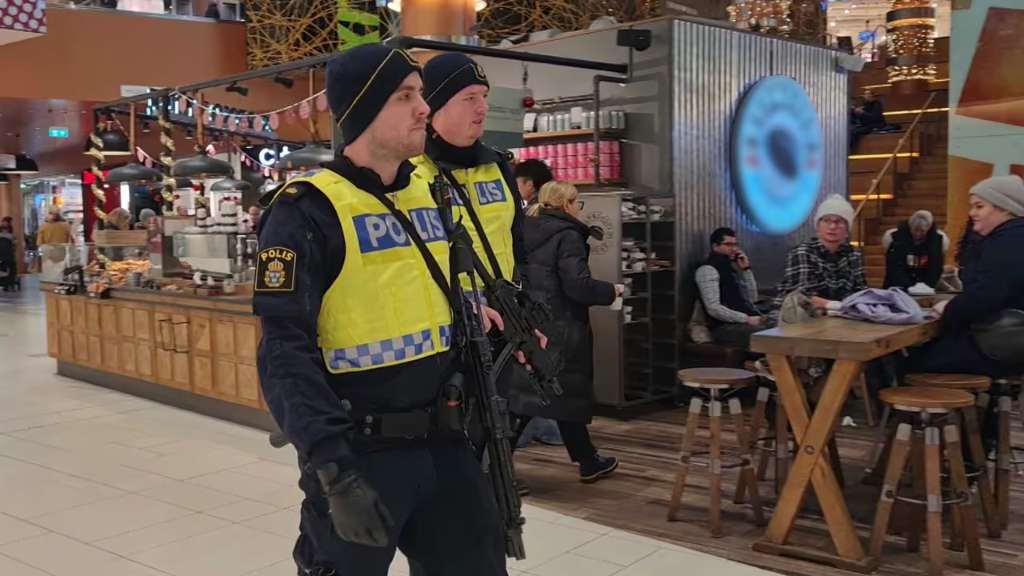 282cf0711d9e32bdcb5f4b223730784b3dca4e5e3e7f54e342726f963b6bb85f 1 1