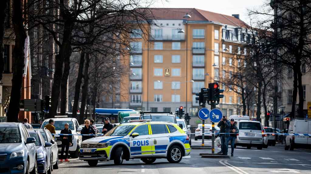 e512f249 aa83 4d5d b997 e4cde86c4855 1