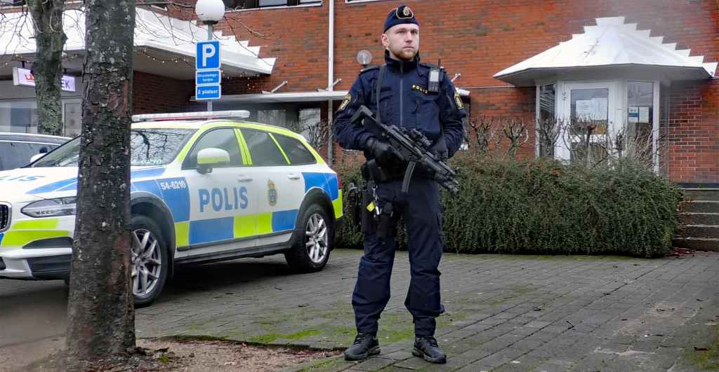 20201228 polis hot 1