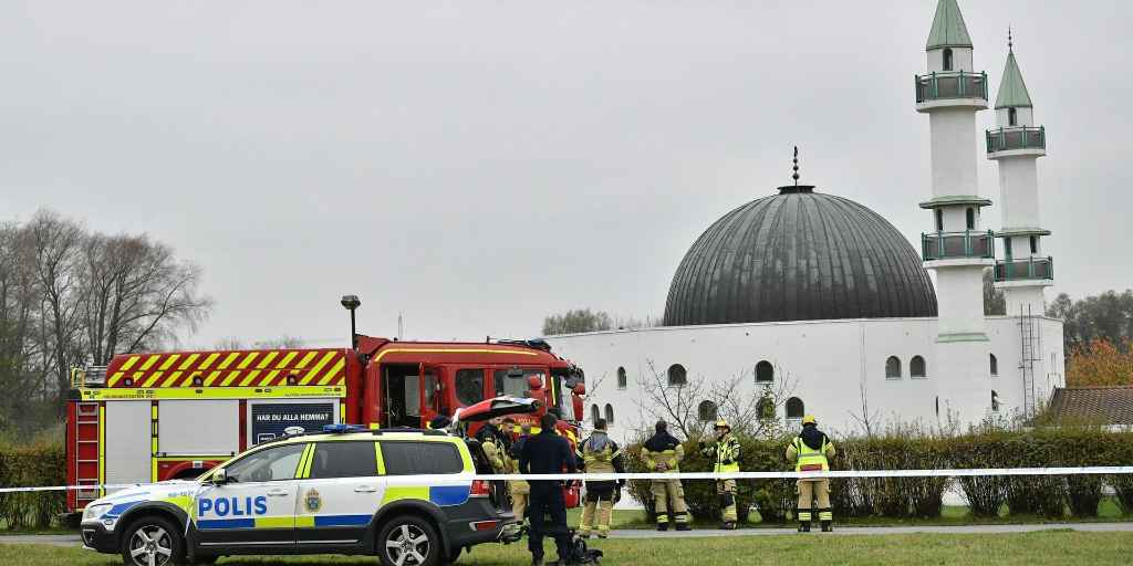 0tuj1AGX7Hsit1hXt49rjDFk6S10 WIDE 1