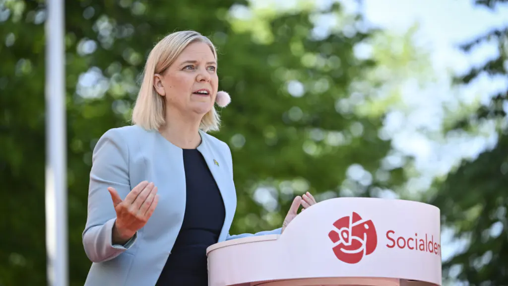 رئيسة الوزراء السابقة تهاجم الحكومة وتوعد السويديين بالمساعدات ودعم الأطفال والمتقاعدين 1 alkompis Lq0dJsSG6o