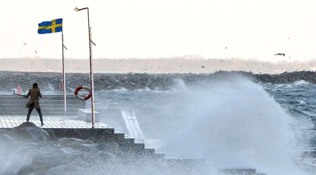 اجتماع طارئ لإدارة النقل والأرصاد السويدية. العاصفة فلوريس قادمة وتوقف القطارات والكهرباء 1 3625003 2048 1152 1