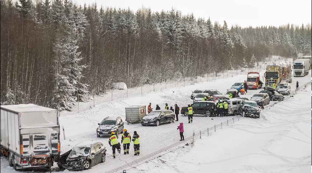 عواصف ثلجية تشل الحركة جنوب السويد.. الشرطة: الفوضى والحوادث أكثر مما توقعنا 14 Untitled 1 6