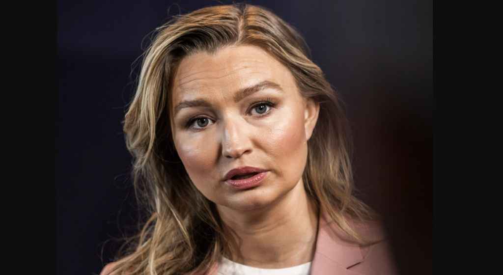 إيبا بوش: جعلنا السويد أغنى وأكثر أماناً. كرون قوي وبنزين رخيص. فلنذهب للأنتخابات! 1 Untitled 1 14